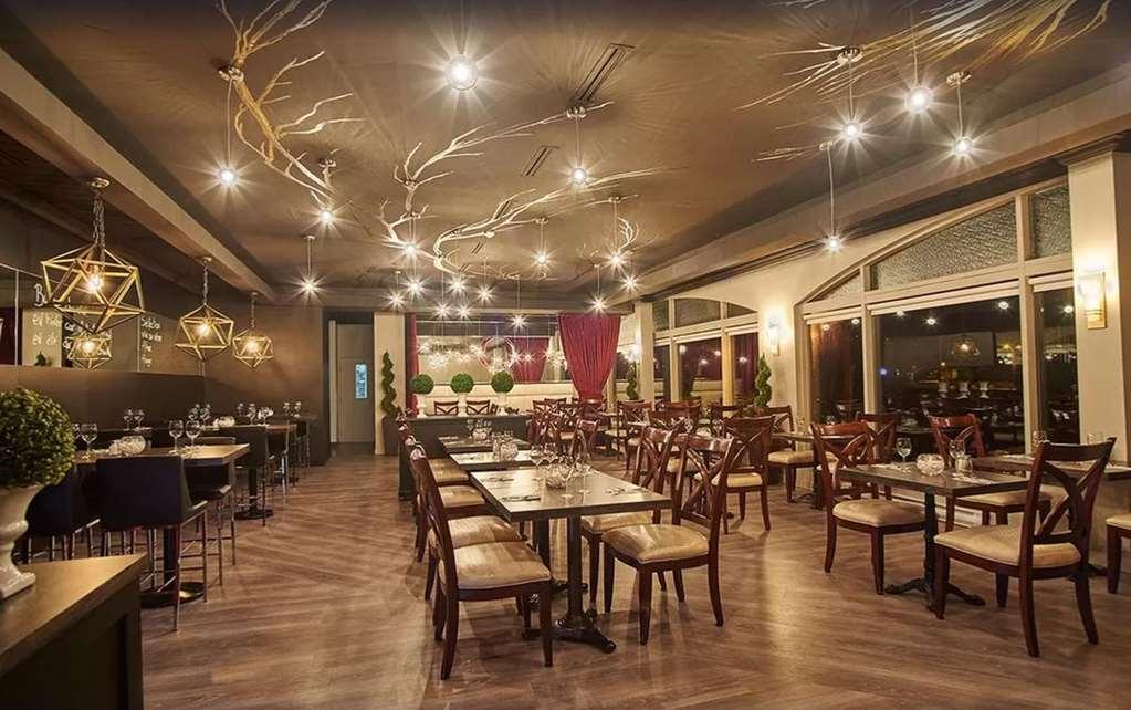 Hotel Chateau Жолиет Ресторант снимка